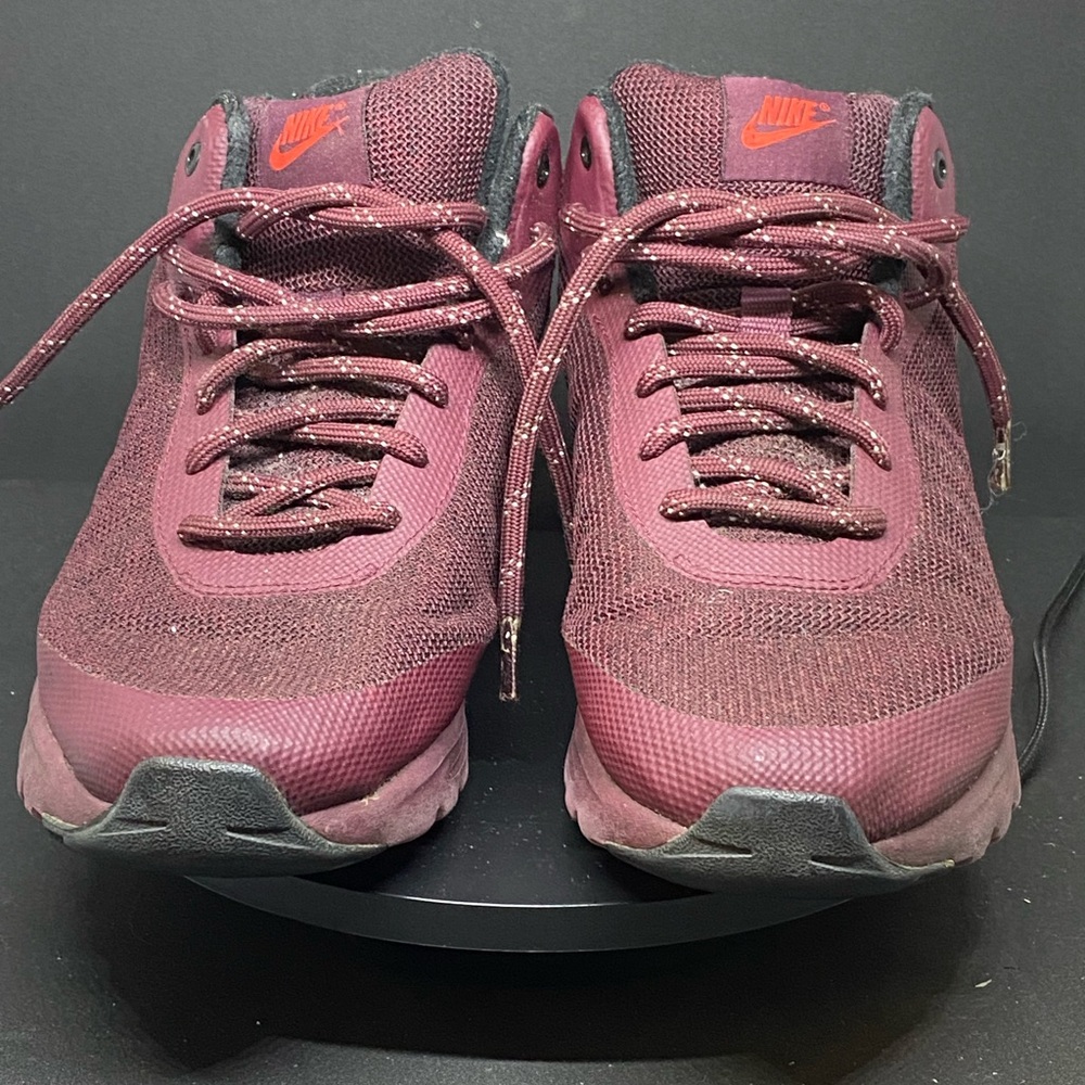 Nike AIR MAX INVIGOR MID Maroon Athletic Shoes EUC size 7.5 Men’s 9.5 Women’s